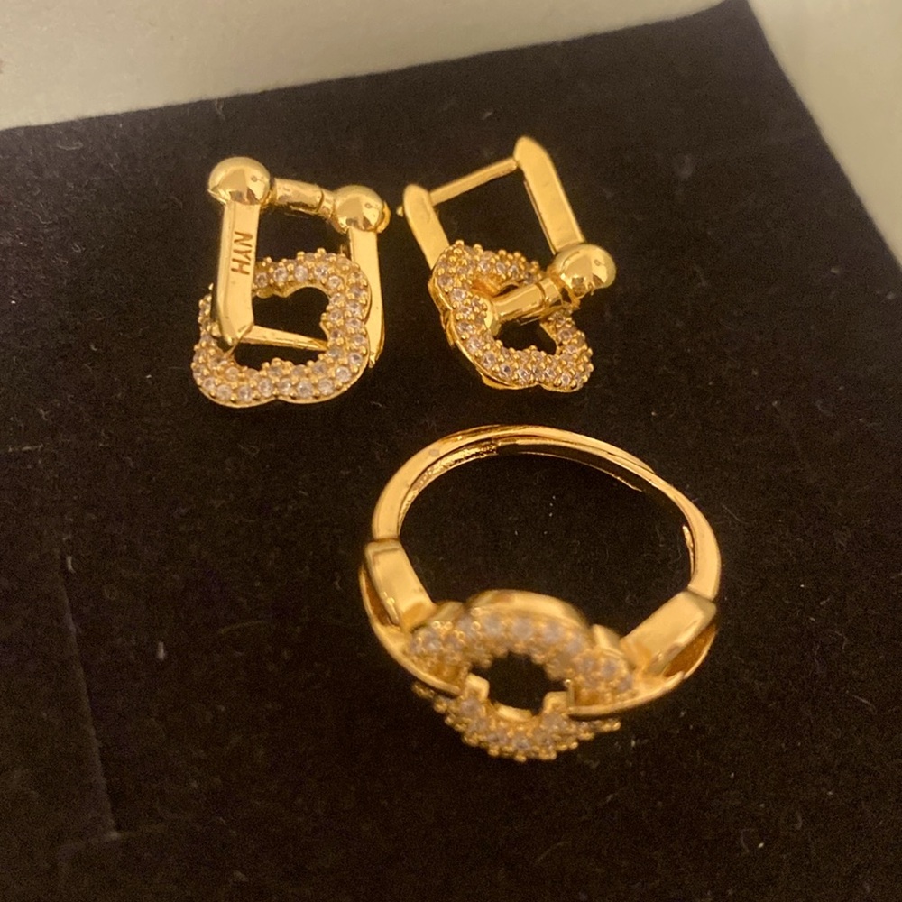 Gold plated jewelry set.